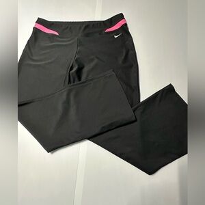 Nike women’s medium dry fit fabric, Capri leggings, black and‎ pink color